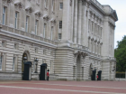 thumbs/buckingham_guards.png