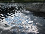 lake_reflect_rocks2.jpg